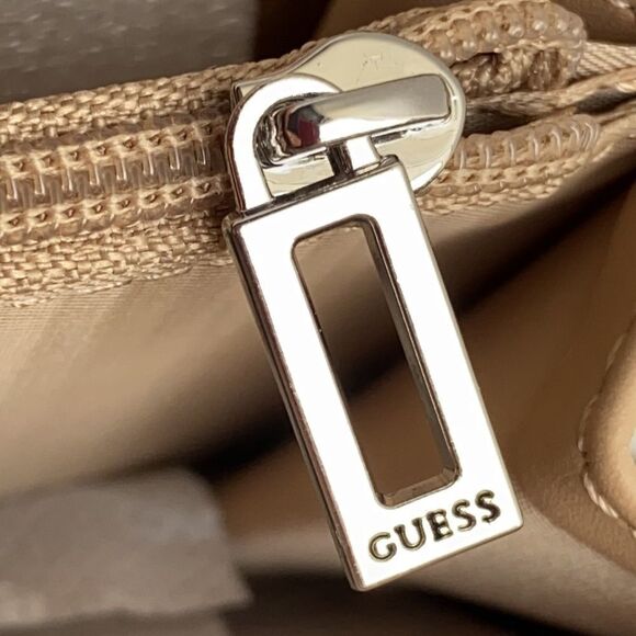 NEW ladies Guess leather wallet with keychain - Picture 7 of 11